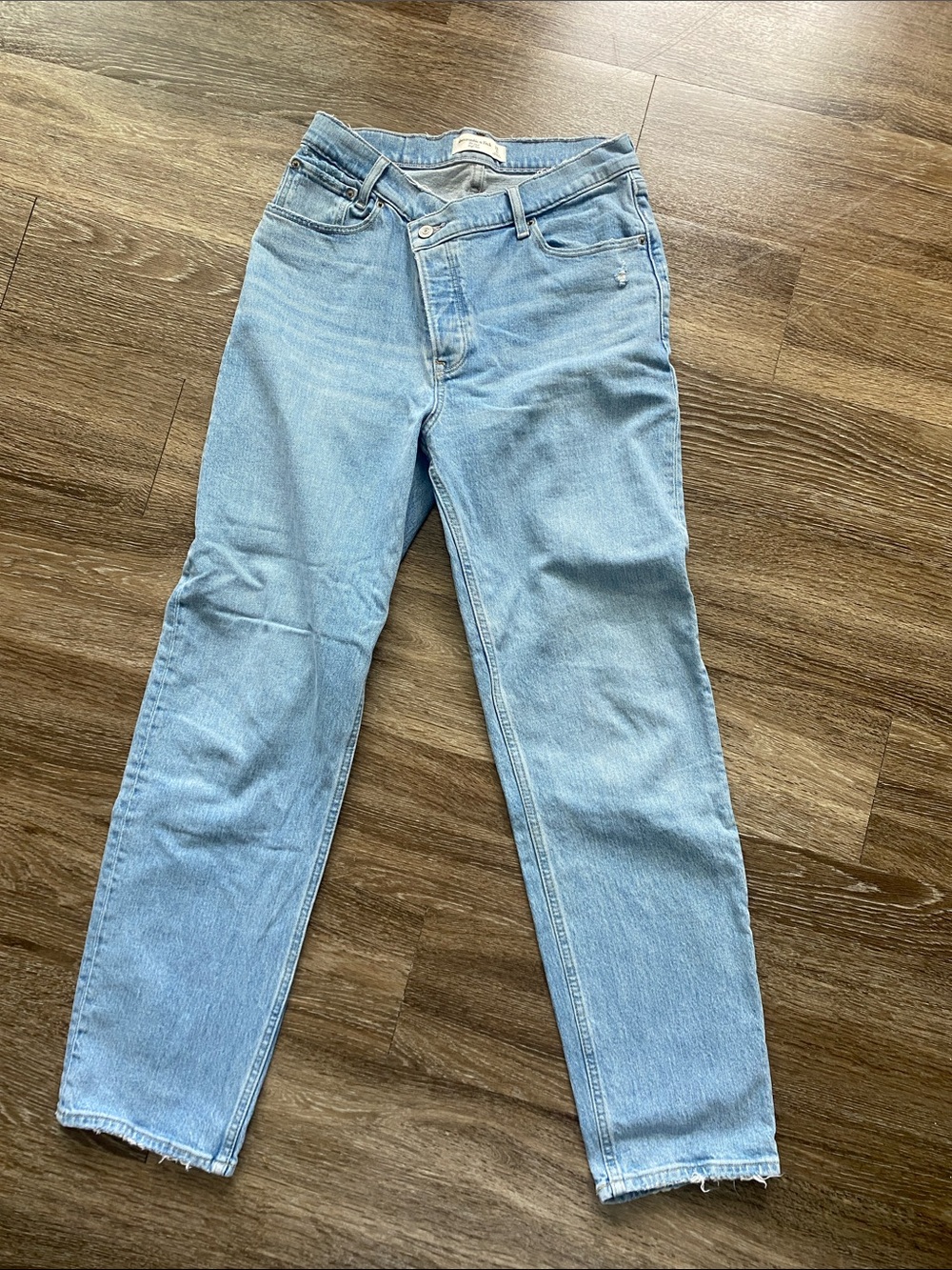 Abercrombie &  Fitch Jeans - The Dad High-Rise Asymmetrical Zipper  size 28 (6)